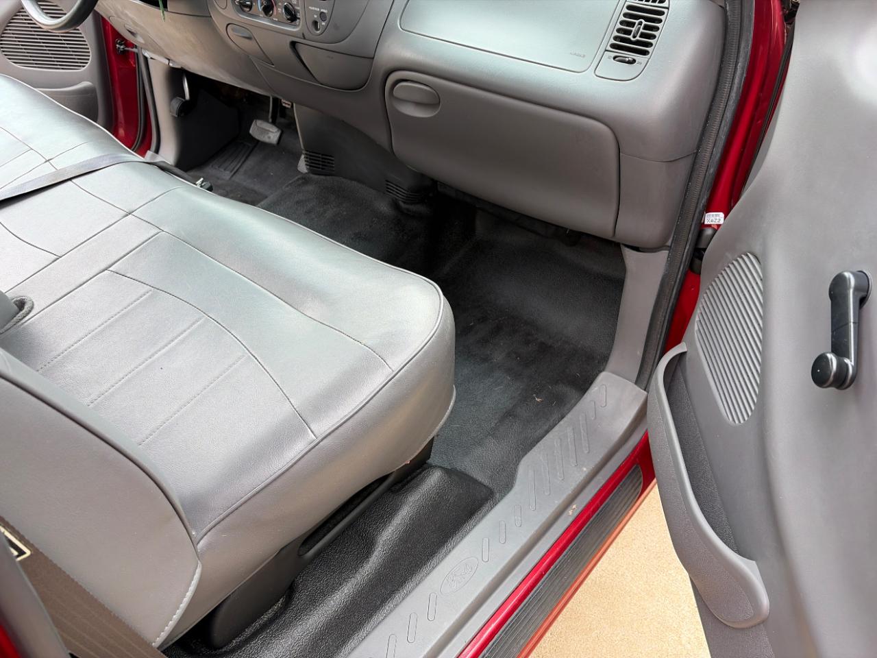 Ford F-150 XL Short Bed 2WD 2001