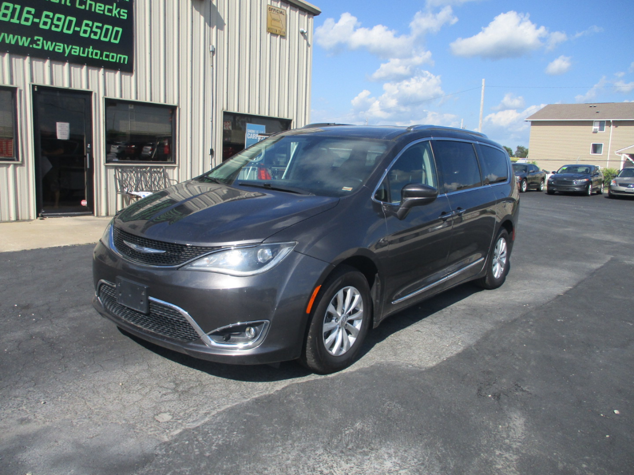 2018 Chrysler Pacifica Touring L's photo