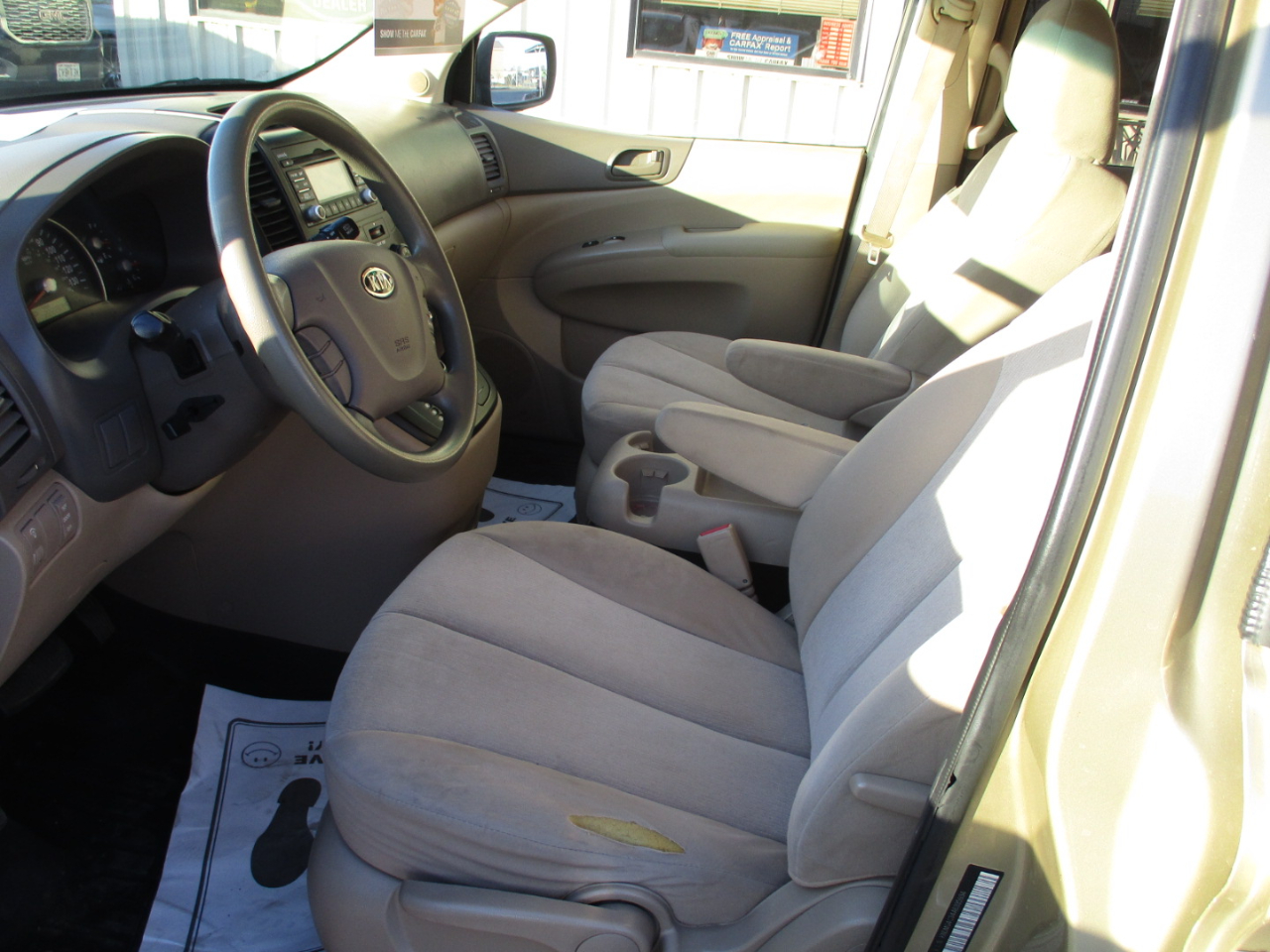 Kia Sedona LX LWB 2010