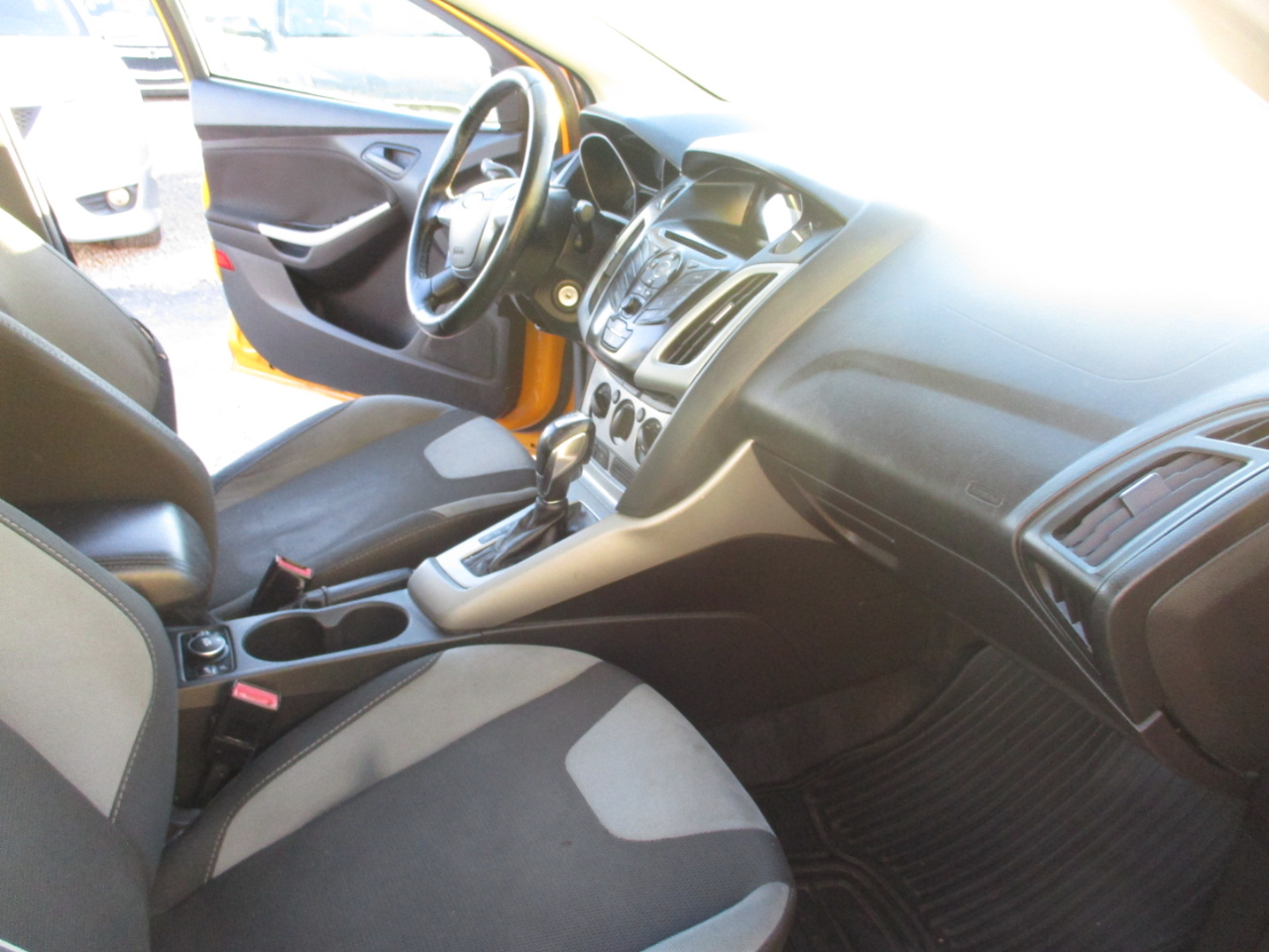 Ford Focus SE Sedan 2012