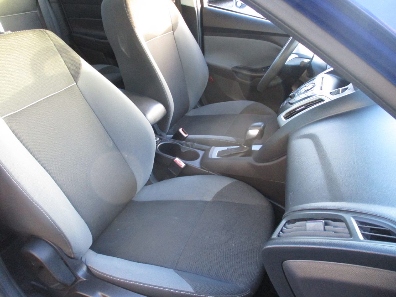 Ford Focus SE Sedan 2012