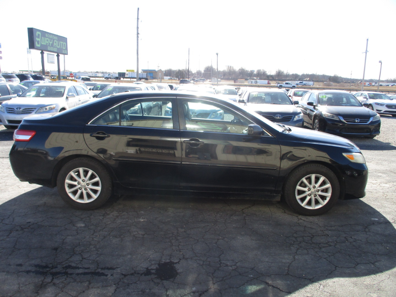 Toyota Camry Base 6-Spd AT 2011