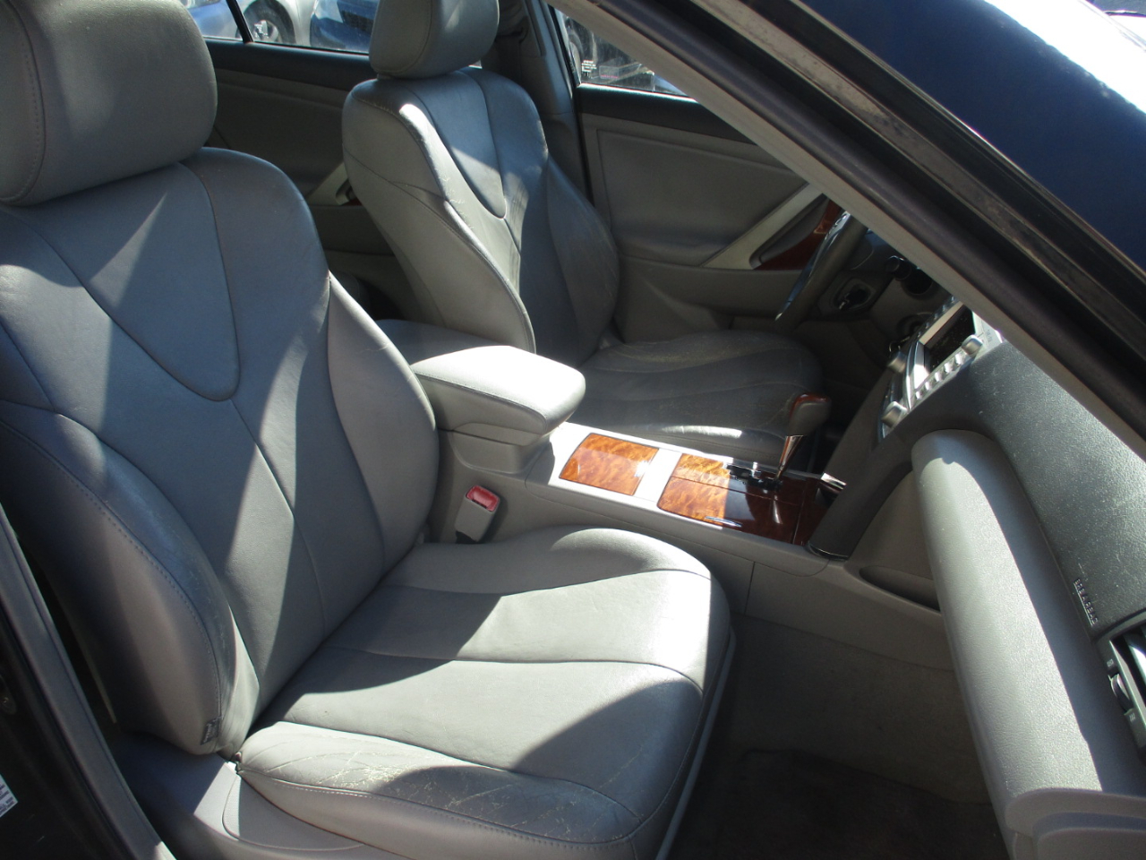 Toyota Camry Base 6-Spd AT 2011