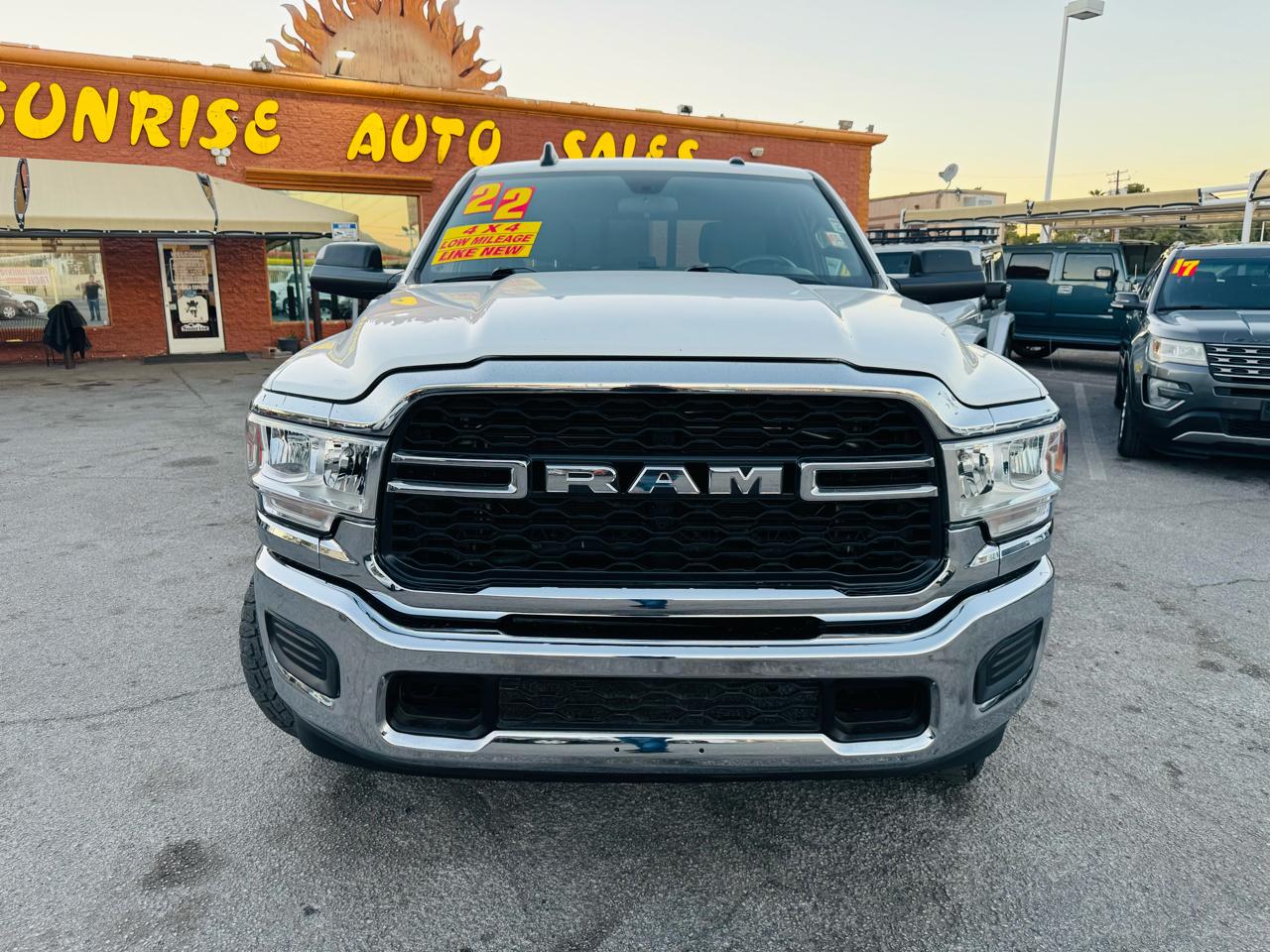 RAM 2500 Tradesman 4x4 Crew Cab 6'4" Box 2022