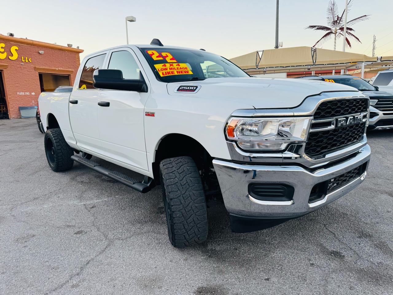 RAM 2500 Tradesman 4x4 Crew Cab 6'4" Box 2022