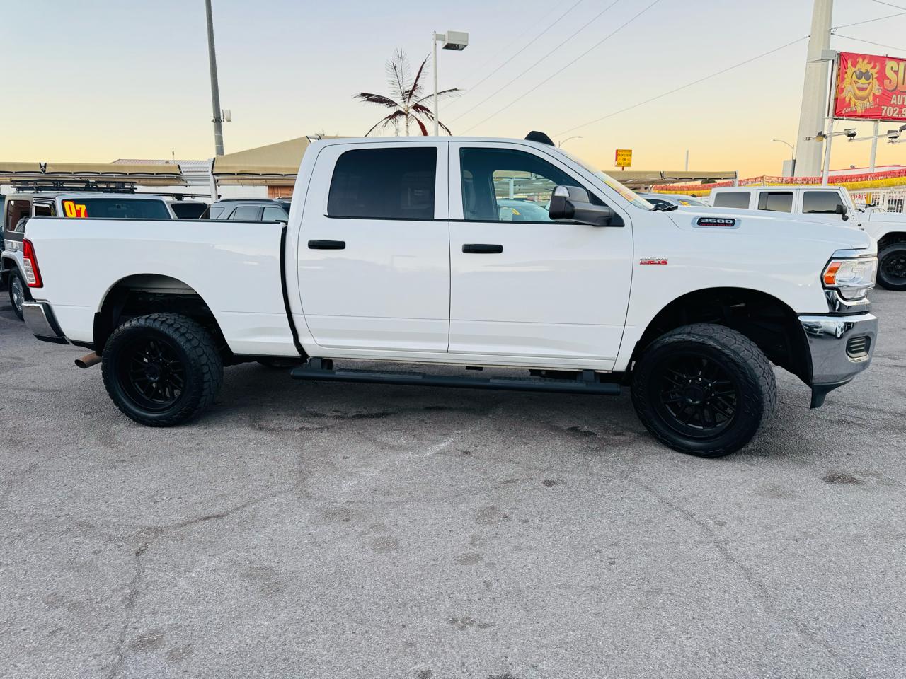 RAM 2500 Tradesman 4x4 Crew Cab 6'4" Box 2022