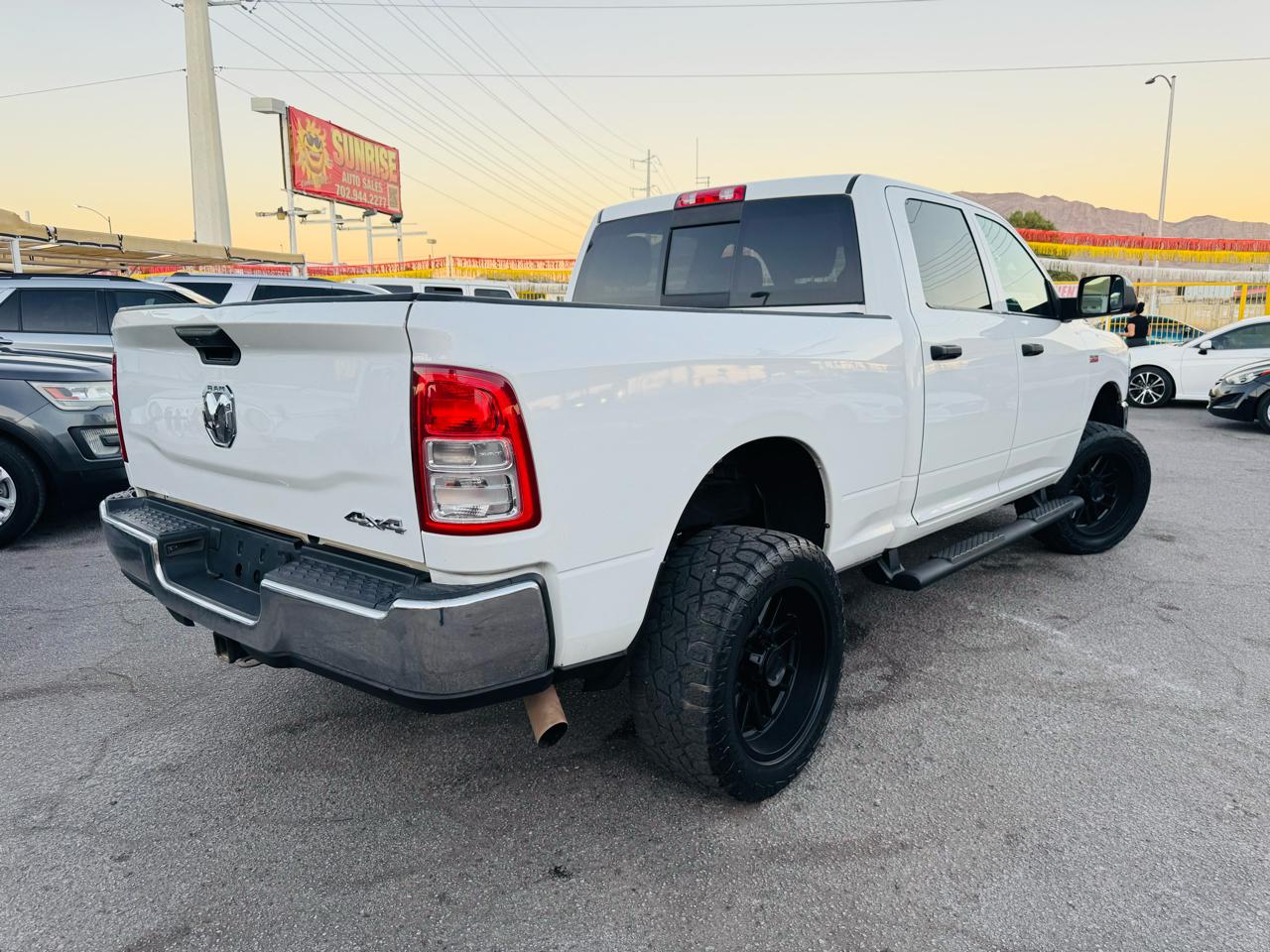 RAM 2500 Tradesman 4x4 Crew Cab 6'4" Box 2022