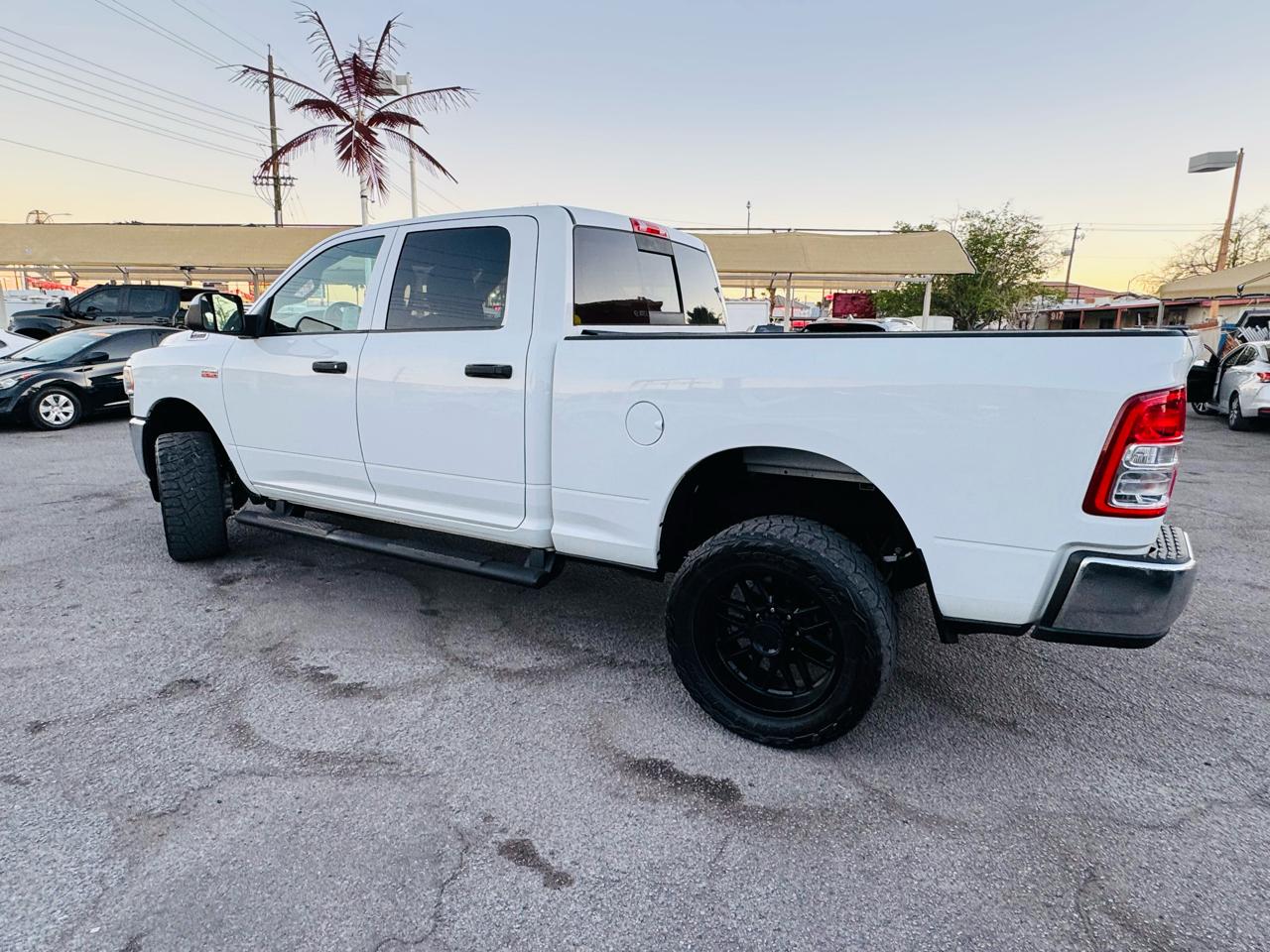RAM 2500 Tradesman 4x4 Crew Cab 6'4" Box 2022