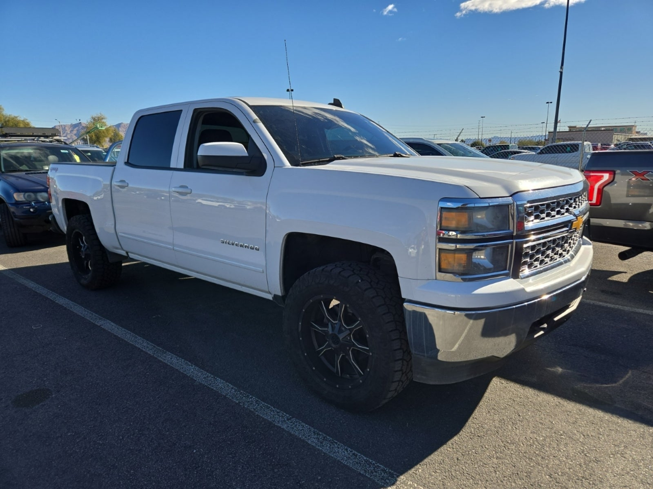 Chevrolet Silverado 1500 4WD Crew Cab 143.5" LT w/1LT 2015