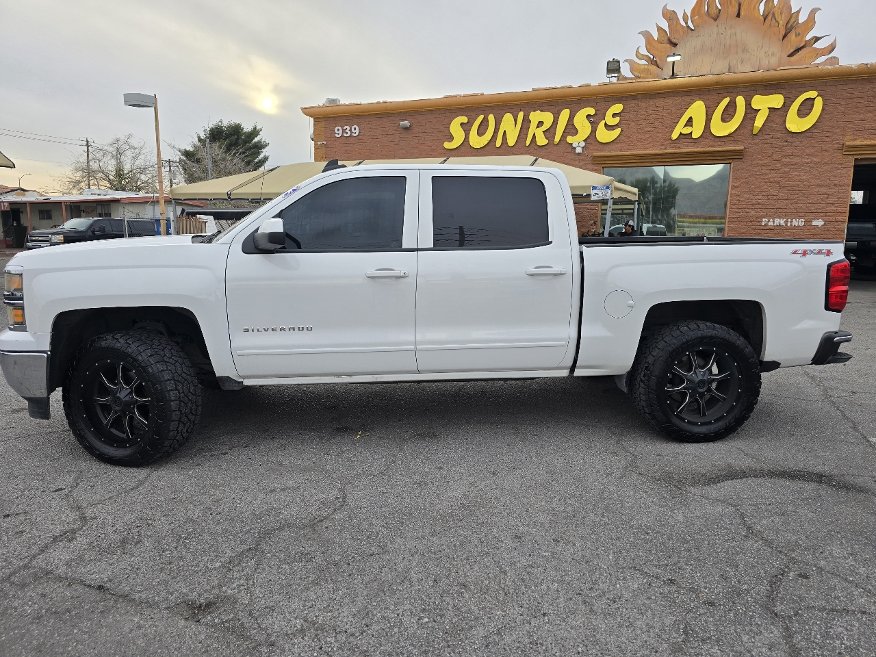 Chevrolet Silverado 1500 4WD Crew Cab 143.5" LT w/1LT 2015