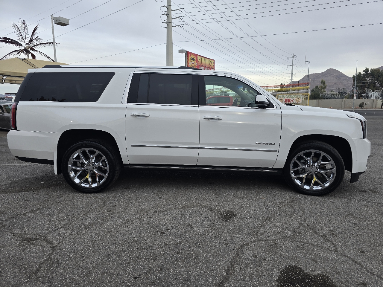 GMC Yukon XL 4WD 4dr Denali 2017
