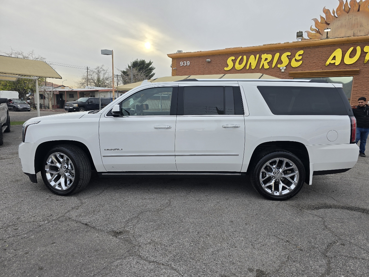 GMC Yukon XL 4WD 4dr Denali 2017