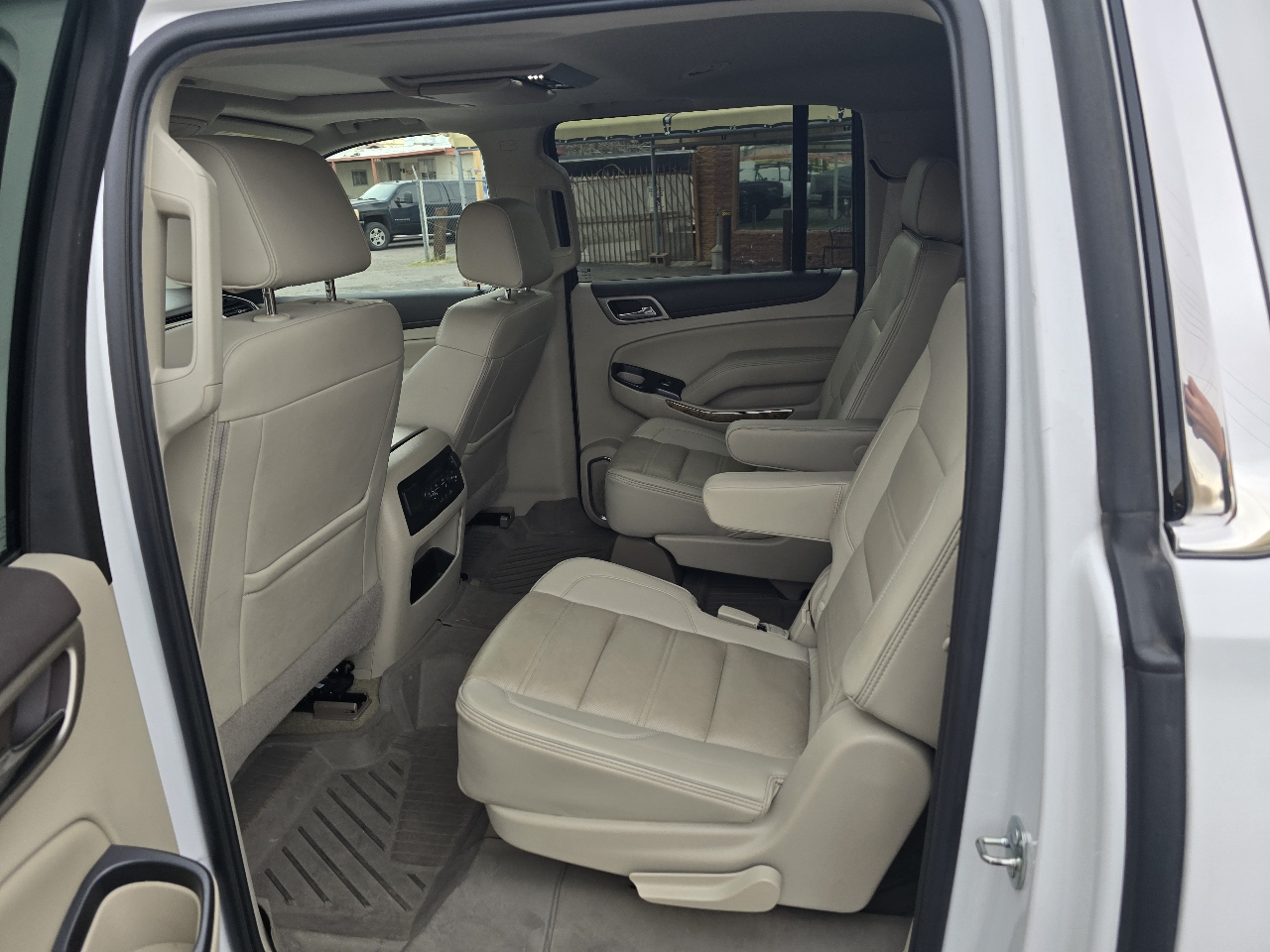 GMC Yukon XL 4WD 4dr Denali 2017