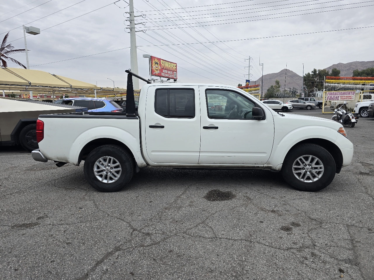 Nissan Frontier Crew Cab 4x2 SV V6 Auto 2017