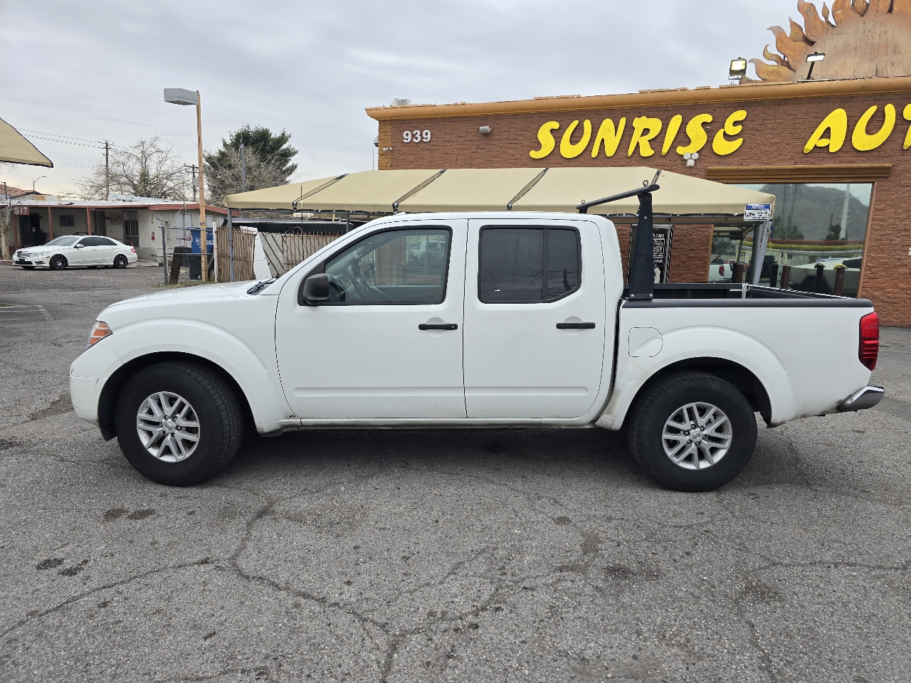 Nissan Frontier Crew Cab 4x2 SV V6 Auto 2017