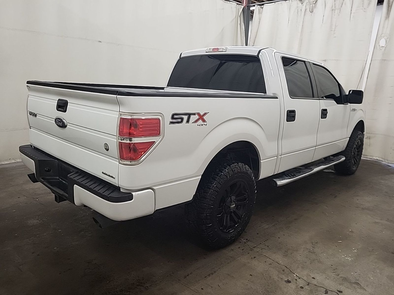 Ford F-150 4WD SuperCrew 145" STX 2014
