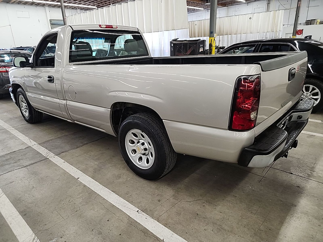 Chevrolet Silverado 1500 Reg Cab 133.0" WB Work Truck 2005