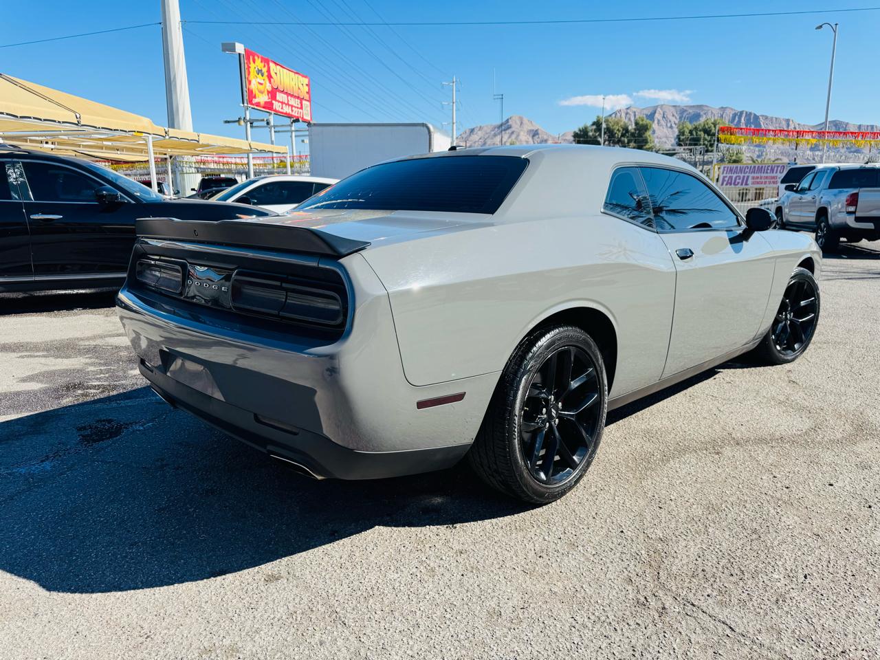 Dodge Challenger SXT RWD 2019