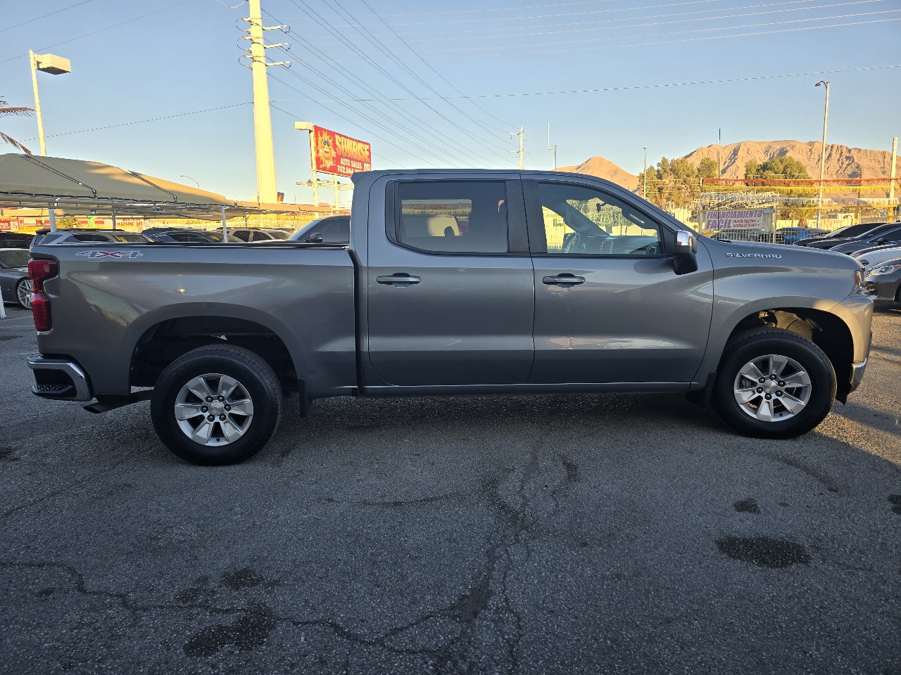 Chevrolet Silverado 1500 LTD 4WD Crew Cab 147" LT w/1LT 2022