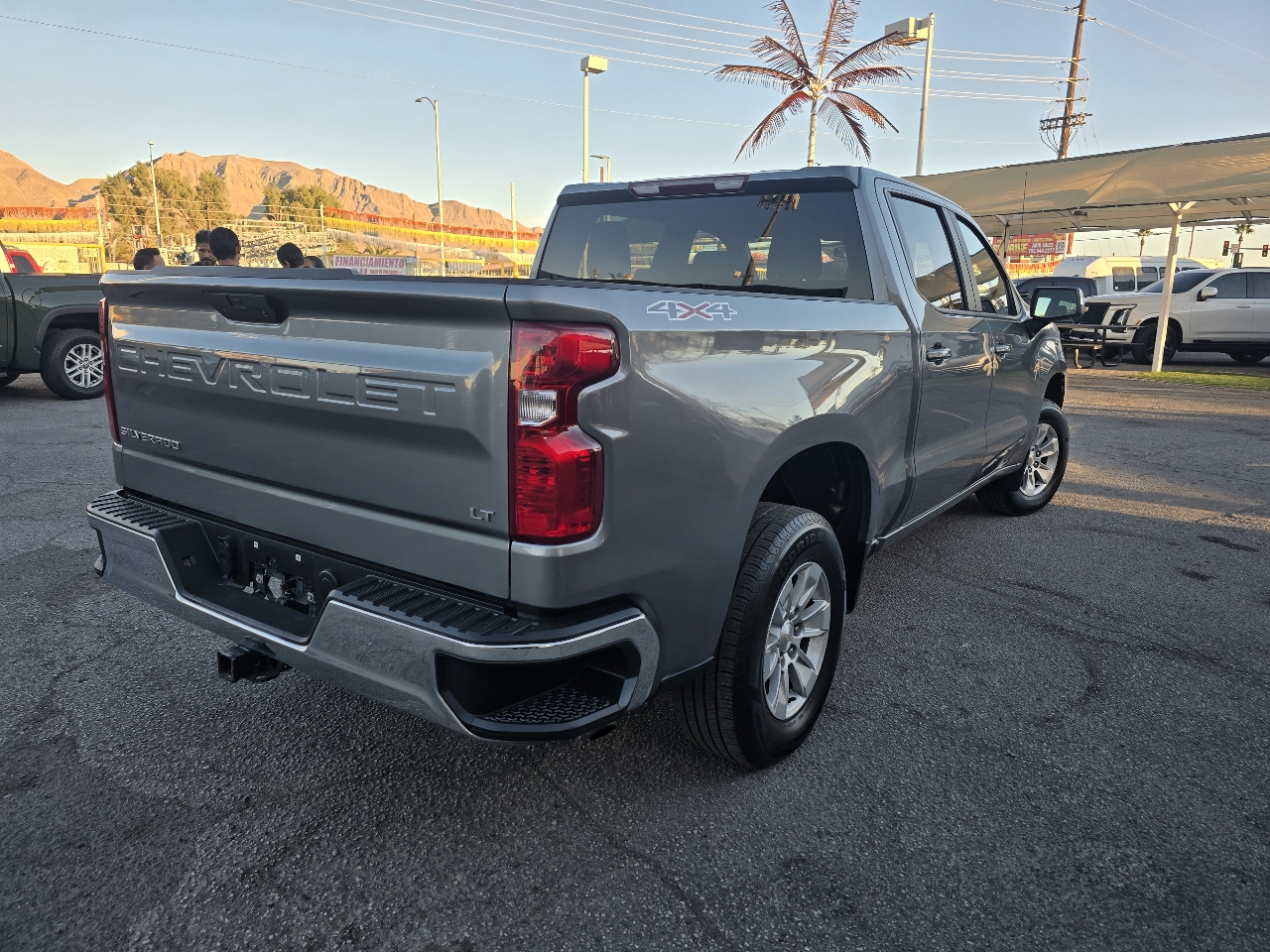 Chevrolet Silverado 1500 LTD 4WD Crew Cab 147" LT w/1LT 2022