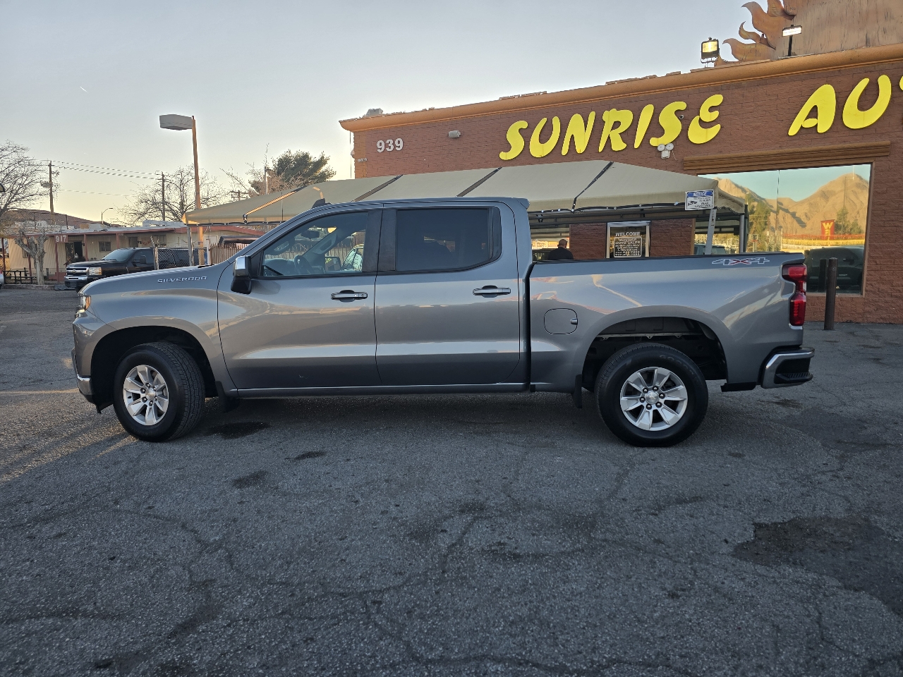 Chevrolet Silverado 1500 LTD 4WD Crew Cab 147" LT w/1LT 2022