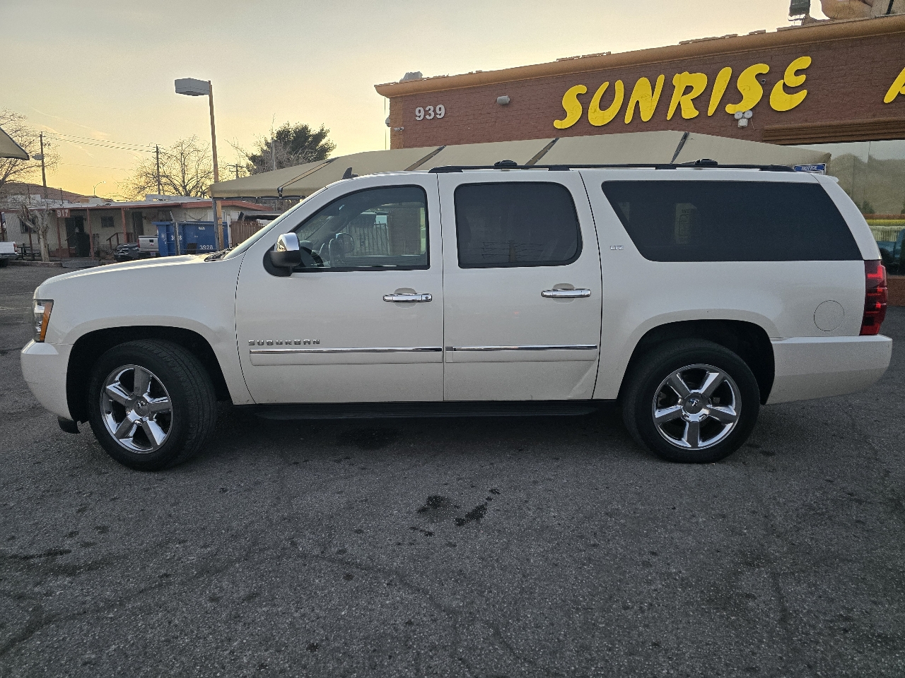 Chevrolet Suburban 2WD 4dr LTZ 2014
