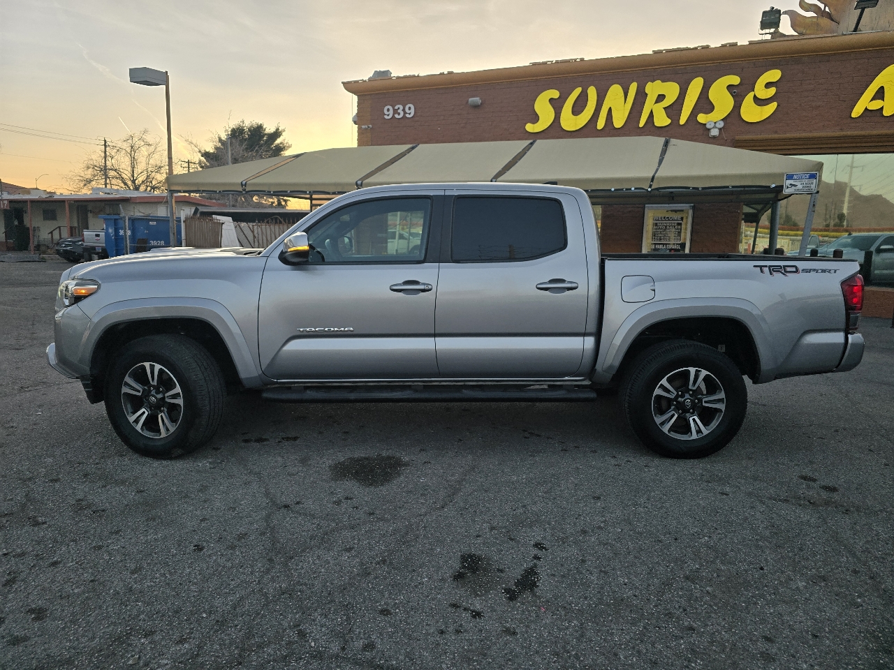 Toyota Tacoma 2WD TRD Off Road Double Cab 5' Bed V6 AT (Natl) 2019