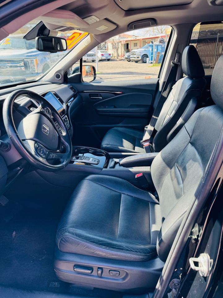 Honda Pilot 2WD 4dr Touring w/RES & Navi 2016