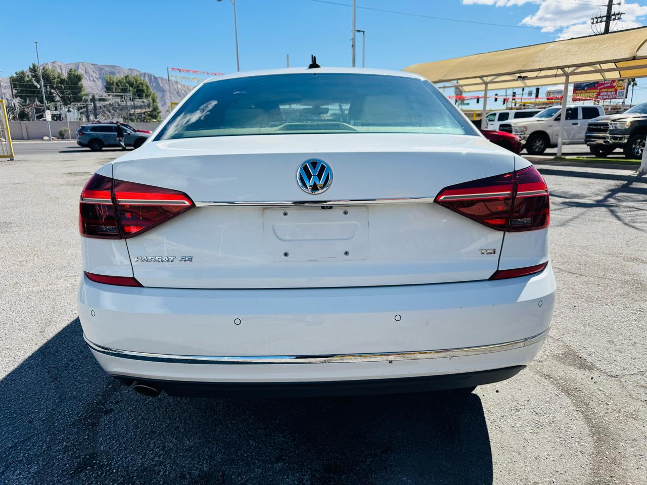 Volkswagen Passat 1.8T SE w/Technology Auto 2017