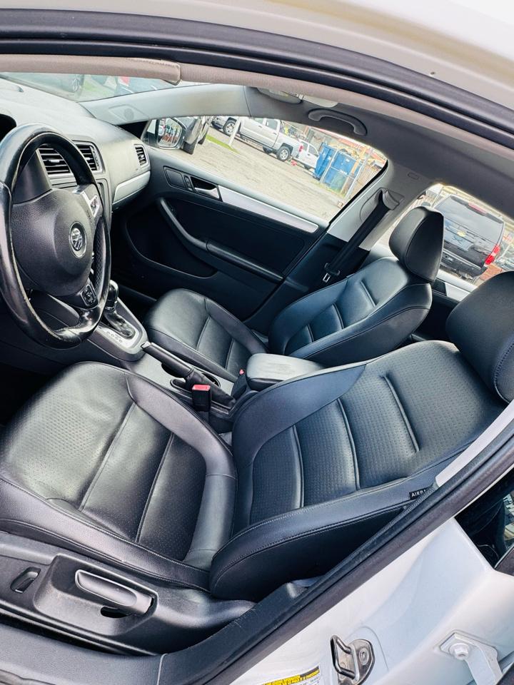 Volkswagen Jetta Sedan 4dr Auto SE PZEV 2014