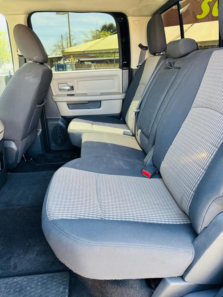 RAM 1500 4WD Crew Cab 140.5" Big Horn 2012