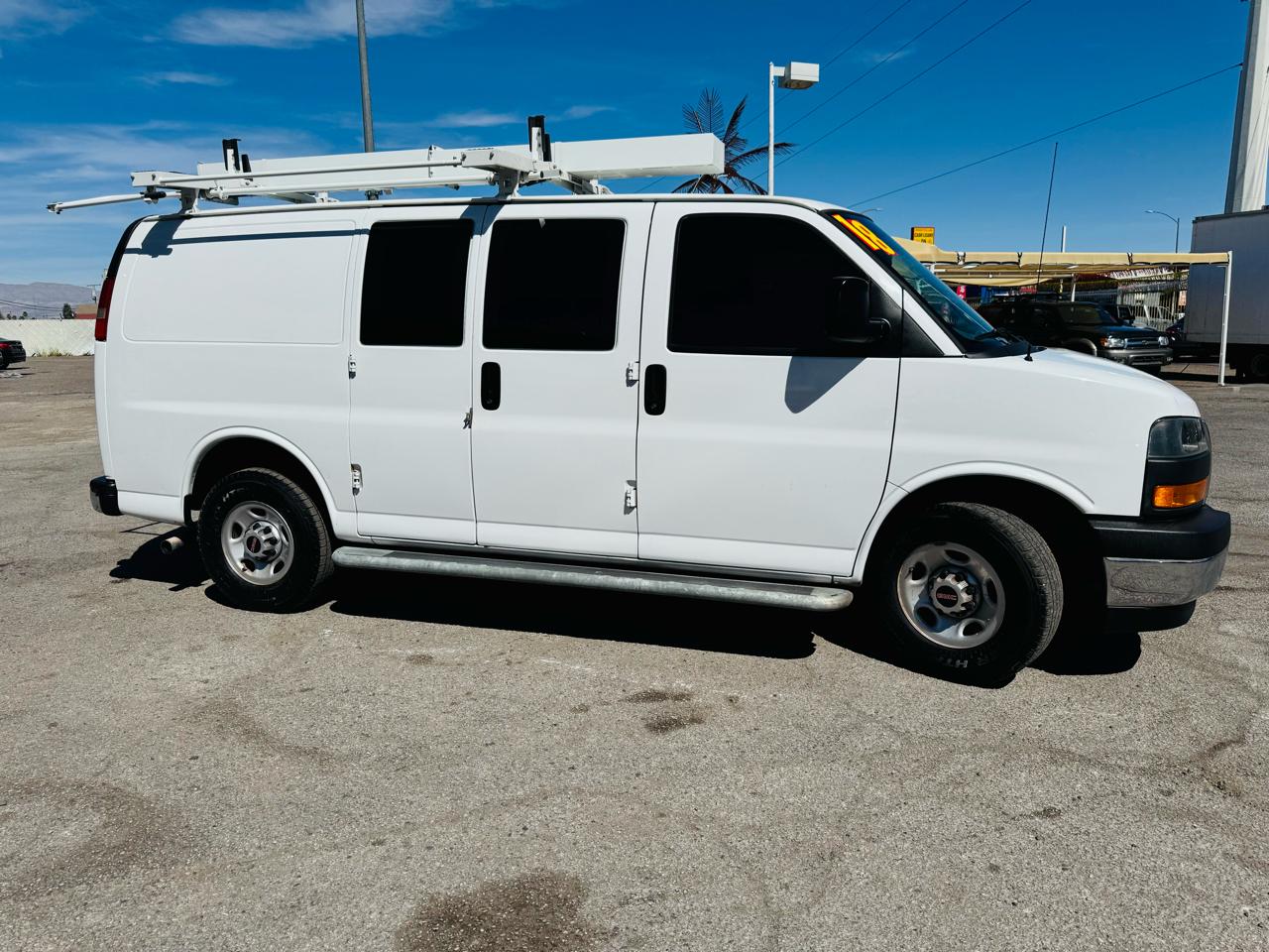 GMC Savana Cargo Van RWD 2500 135" 2018