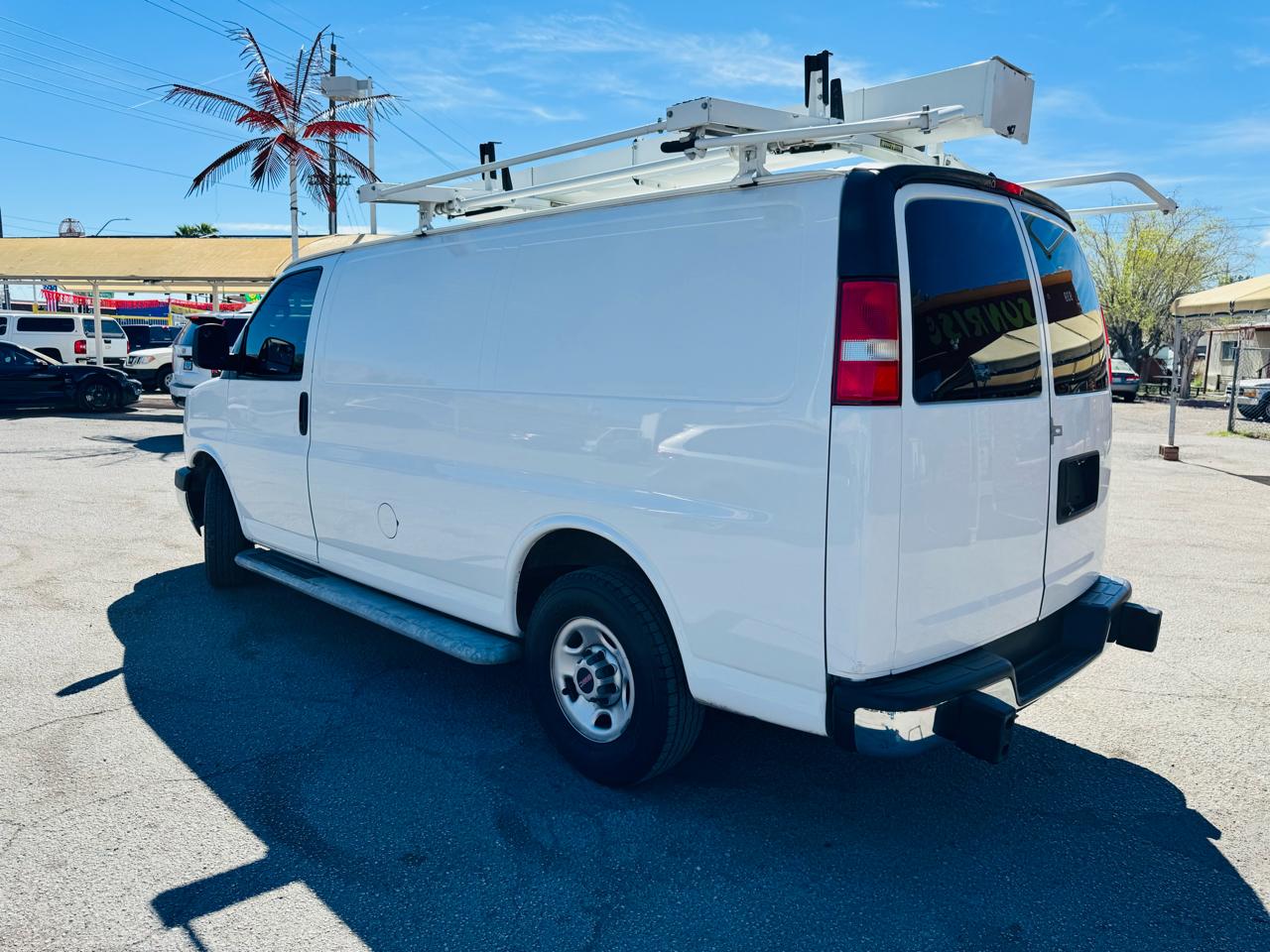 GMC Savana Cargo Van RWD 2500 135" 2018