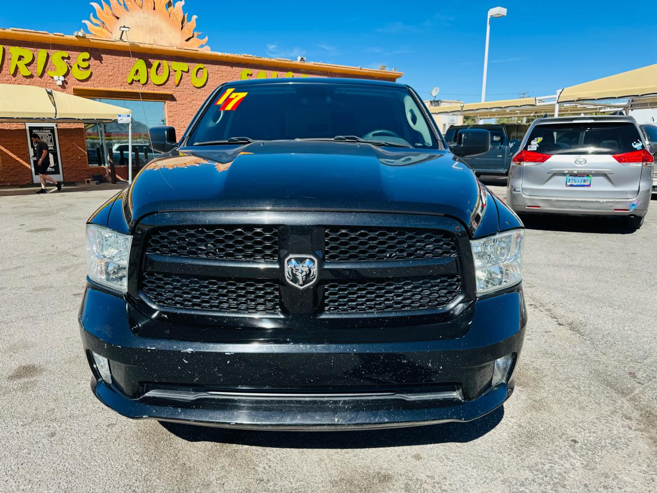 RAM 1500 Express 4x2 Quad Cab 6'4" Box 2017
