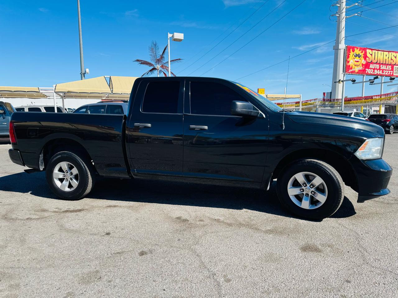 RAM 1500 Express 4x2 Quad Cab 6'4" Box 2017