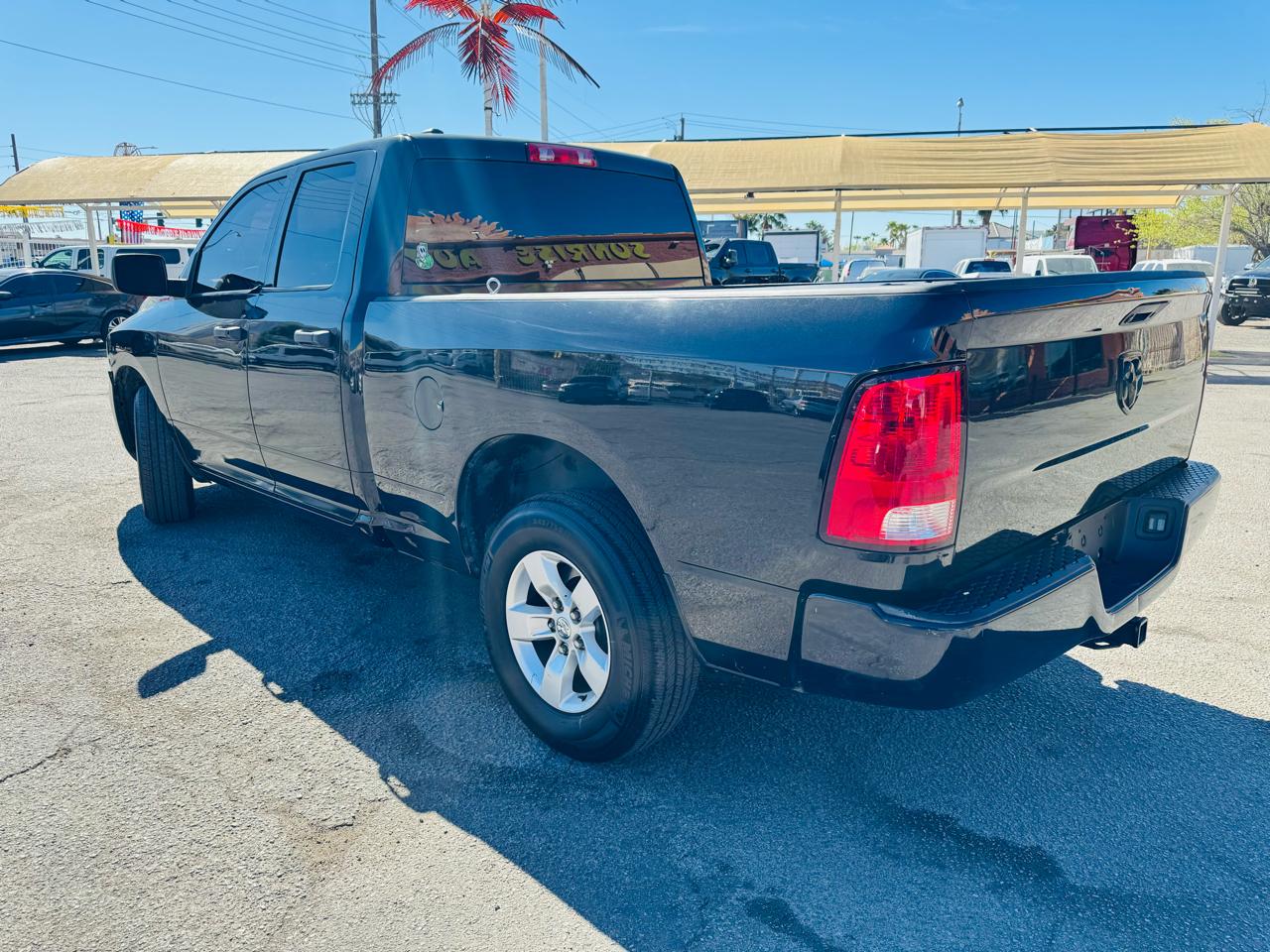 RAM 1500 Express 4x2 Quad Cab 6'4" Box 2017