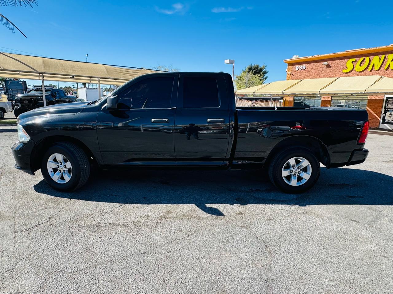 RAM 1500 Express 4x2 Quad Cab 6'4" Box 2017