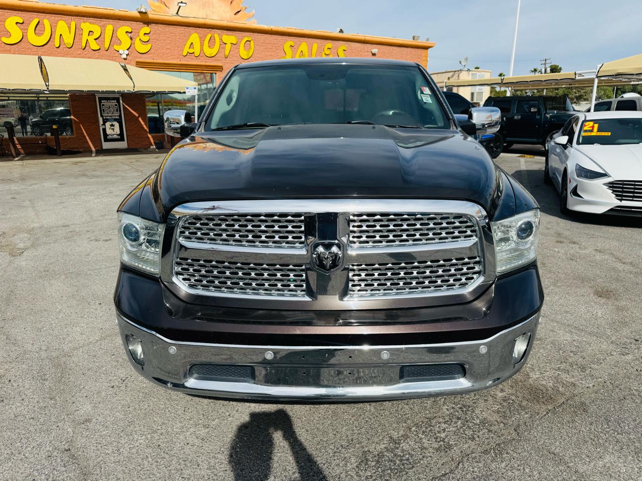 RAM 1500 4WD Crew Cab 140.5" Laramie 2016