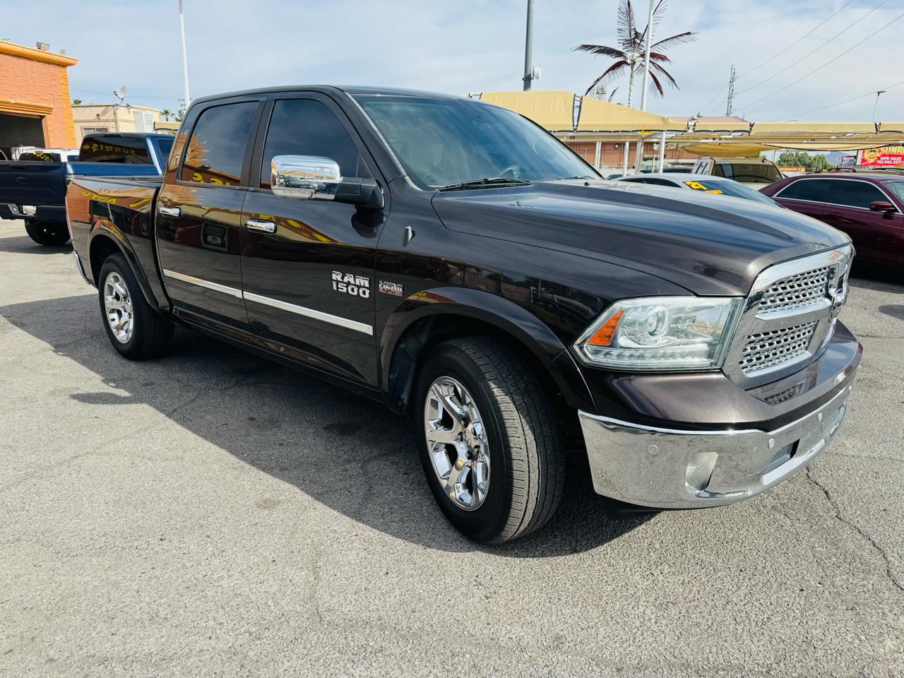 RAM 1500 4WD Crew Cab 140.5" Laramie 2016