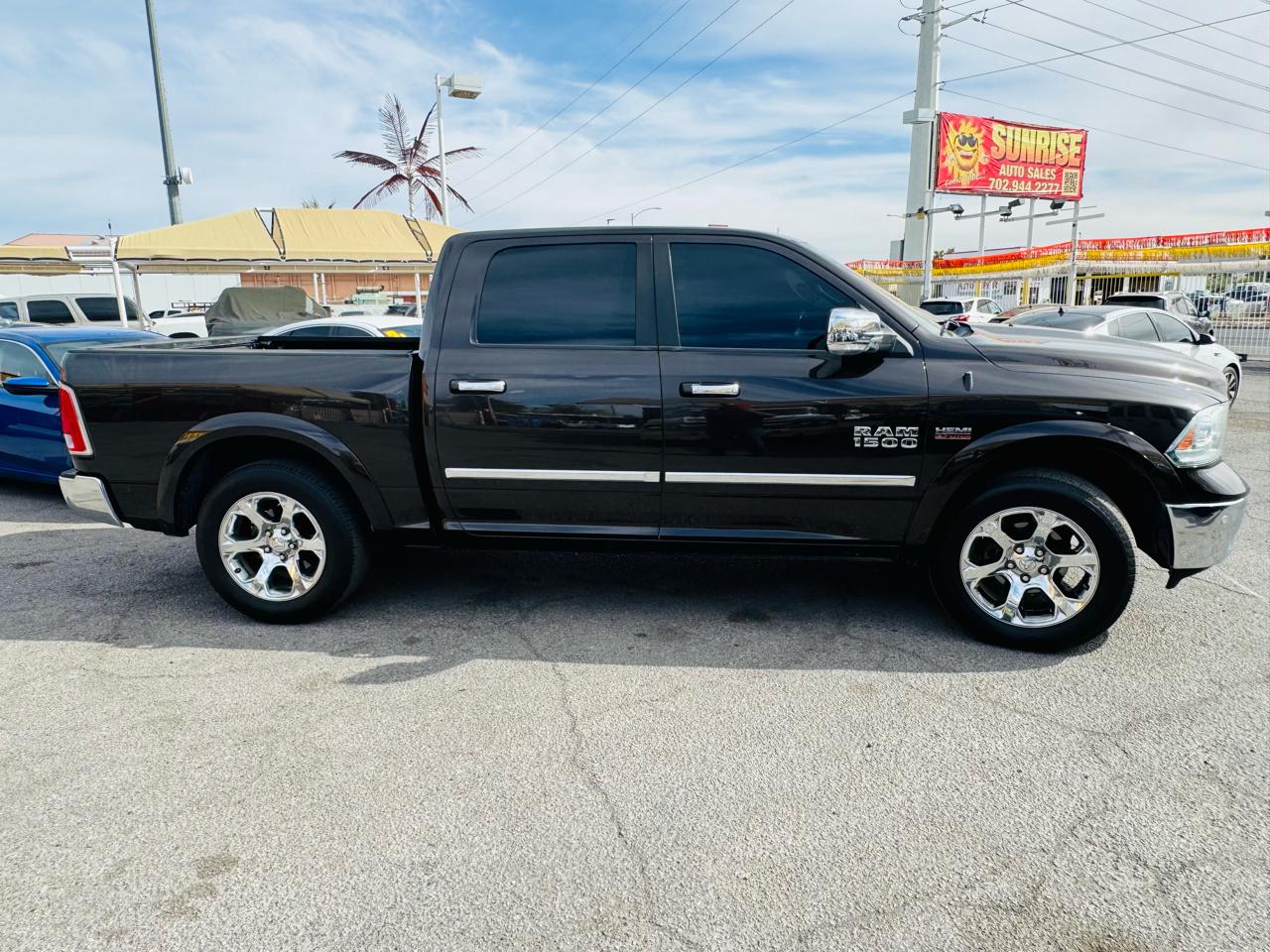 RAM 1500 4WD Crew Cab 140.5" Laramie 2016