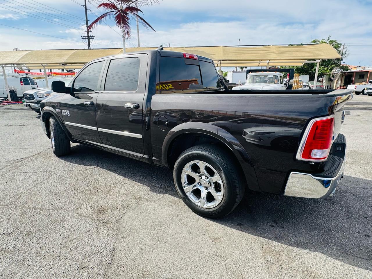 RAM 1500 4WD Crew Cab 140.5" Laramie 2016