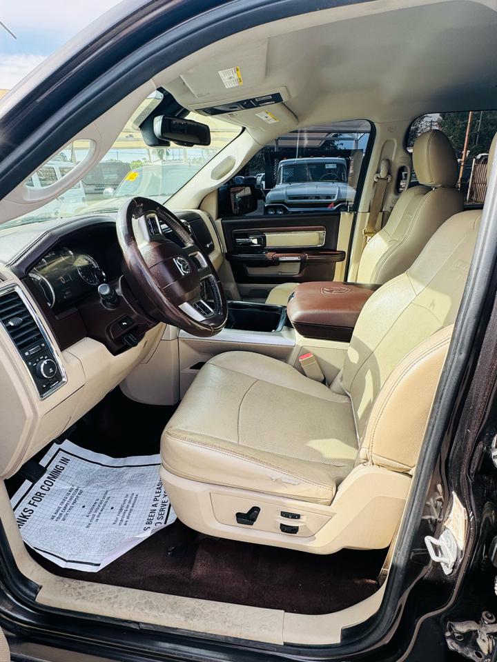 RAM 1500 4WD Crew Cab 140.5" Laramie 2016