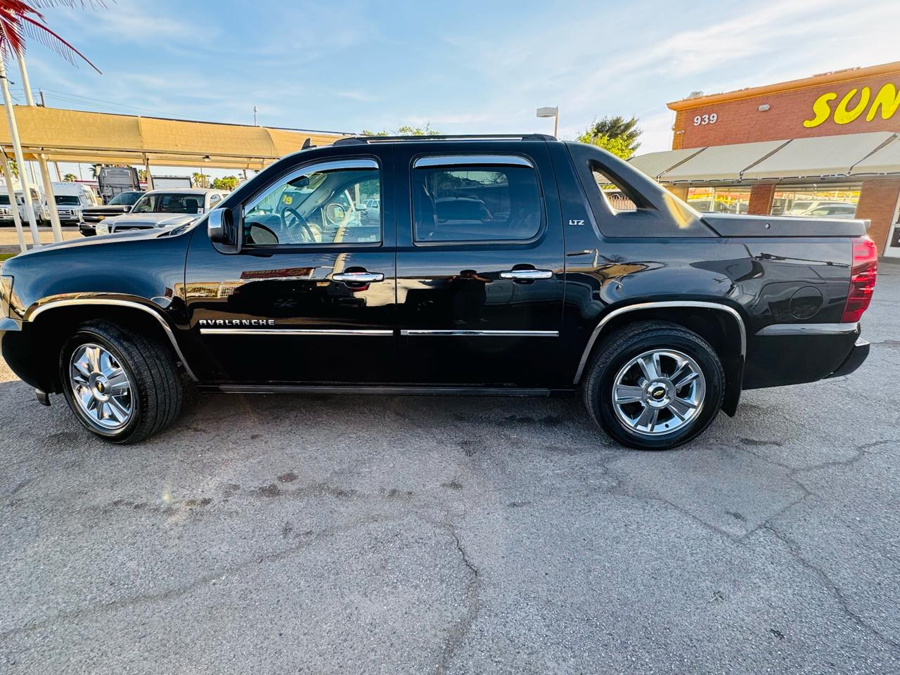 Chevrolet Avalanche 4WD Crew Cab 130" LTZ 2009