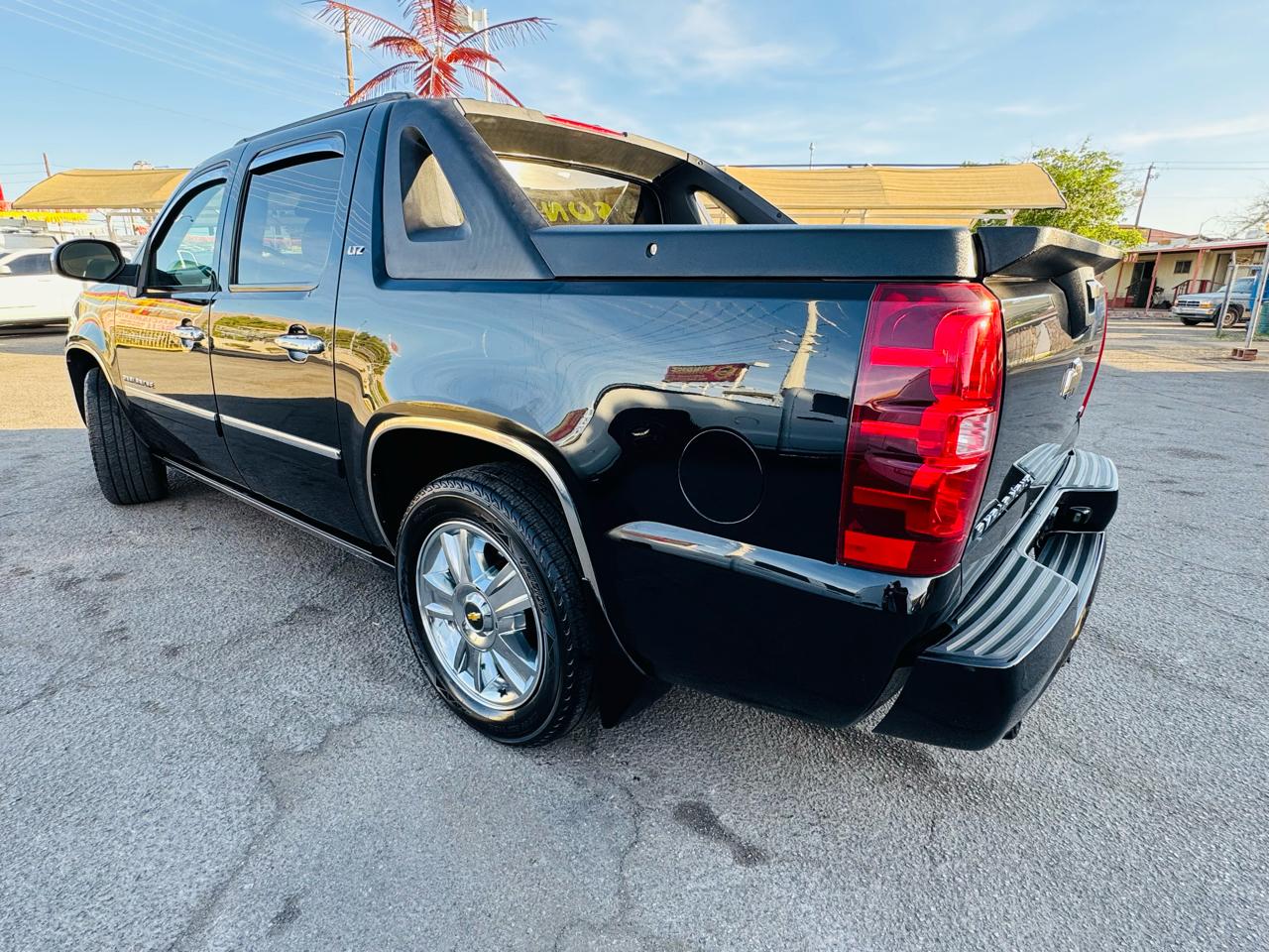 Chevrolet Avalanche 4WD Crew Cab 130" LTZ 2009
