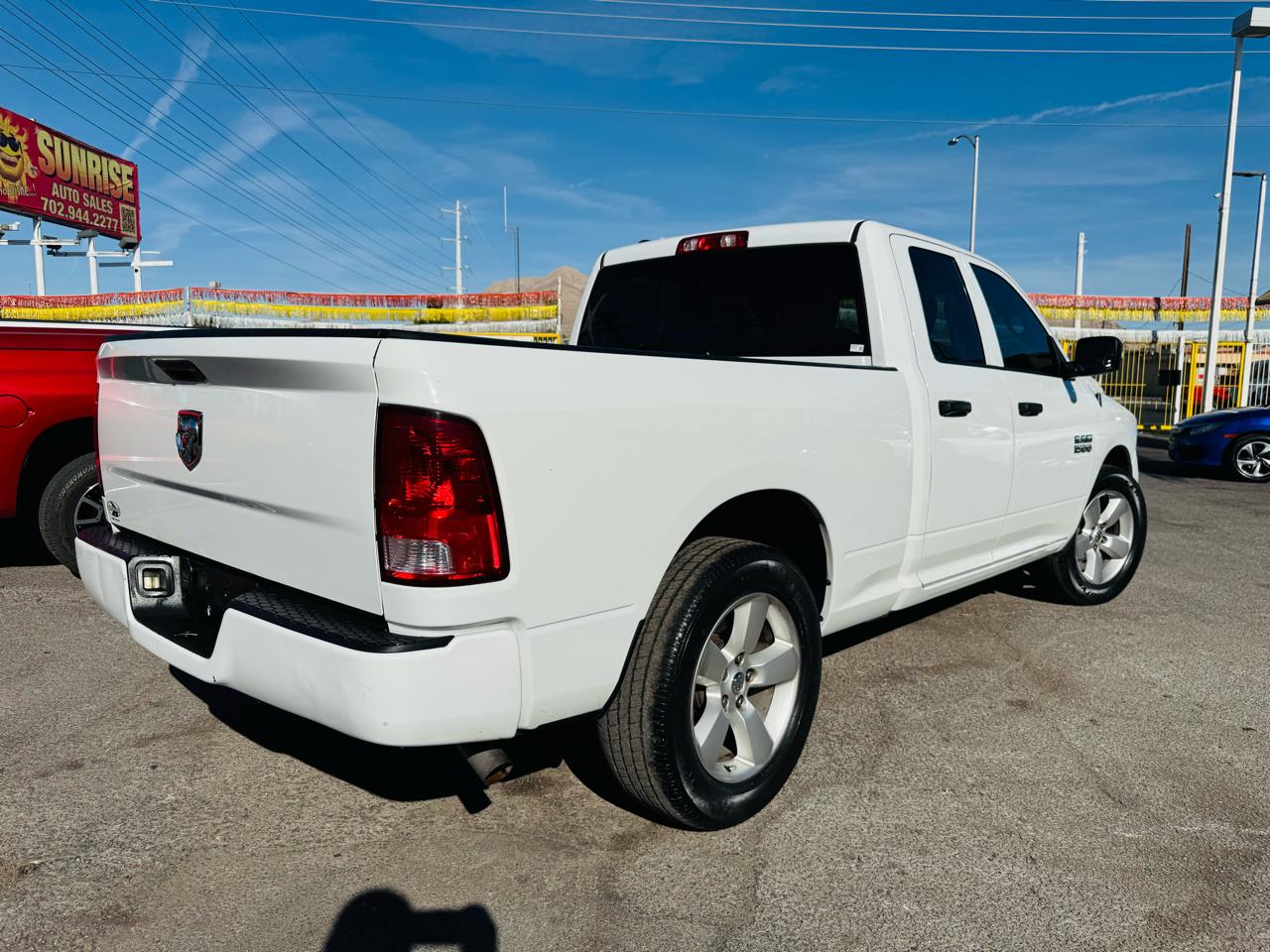 RAM 1500 2WD Quad Cab 140.5" Express 2015