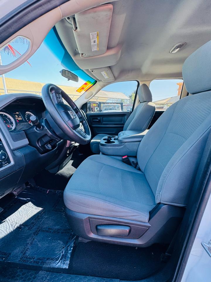 RAM 1500 2WD Quad Cab 140.5" Express 2015