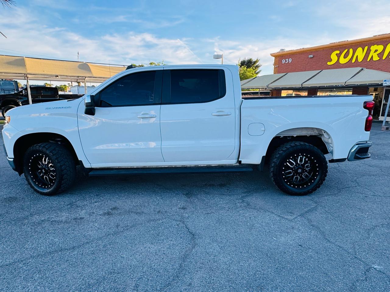 Chevrolet Silverado 1500 2WD Crew Cab 147" LT 2021