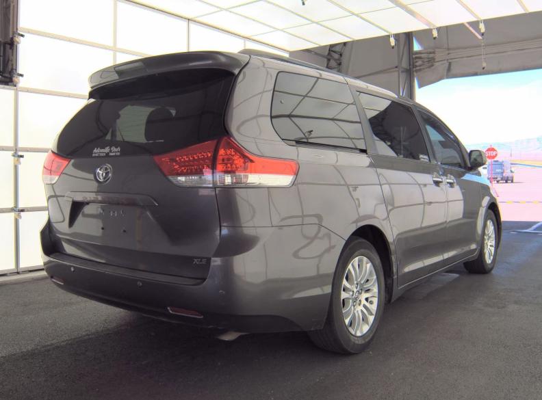 Toyota Sienna 5dr 7-Pass Van V6 XLE AAS FWD (Natl) 2014