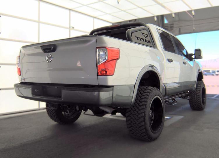Nissan Titan 4x4 Crew Cab PRO-4X 2018