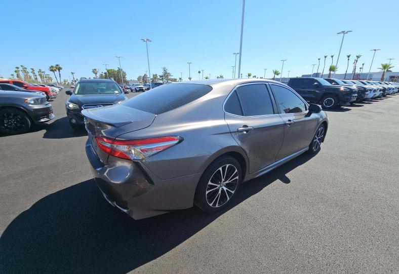 Toyota Camry XLE Auto (Natl) 2018